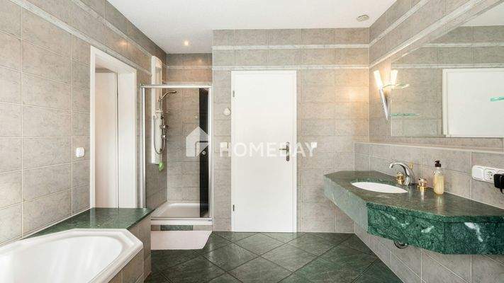 1. OG Badezimmer 1 2