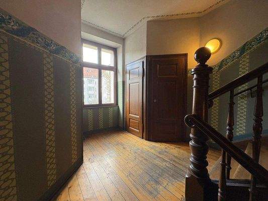 Treppenhaus mit Abstellkammer.jpeg