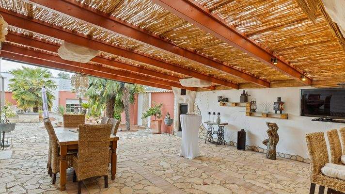 Terrasse II mit Sommerküche