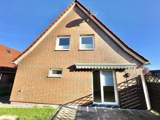 Haus hinten mit Terrasse