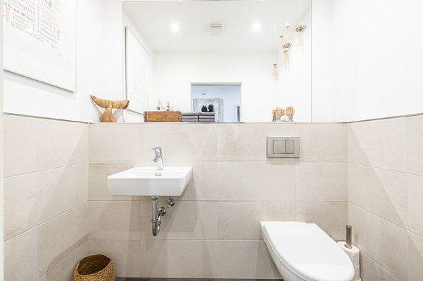 Wohnung 1  EG Gäste-WC