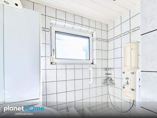 Bad mit Dusche und PD