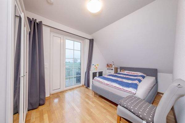 Schlafzimmer mit Balkonzugang