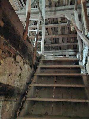 Treppe zum Dachboden.jpg