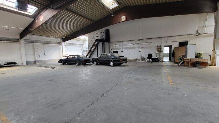 große Produktionshalle.jpg