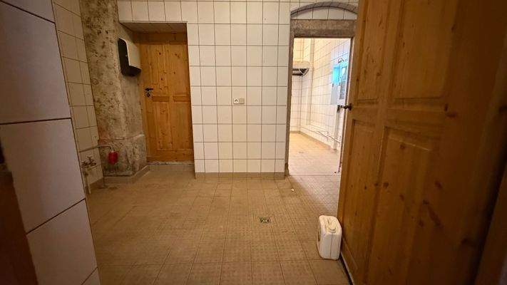 Abstellraum bei Theke