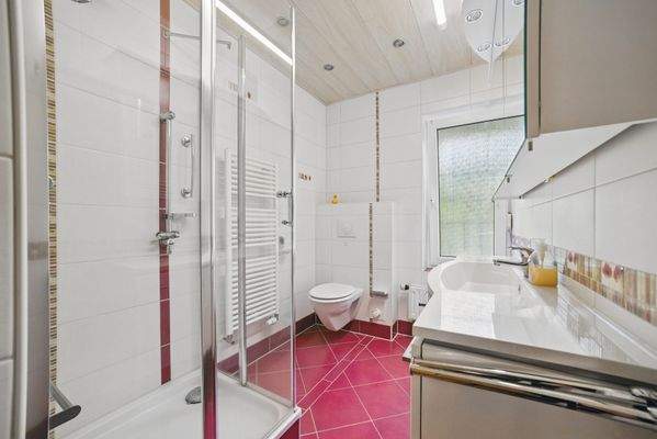 OG Tageslichtbad mit Dusche