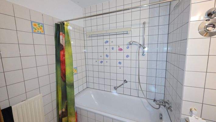 Badezimmer mit Wanne