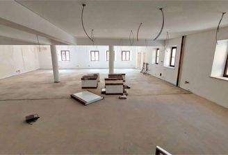 Engang - Haupteingang