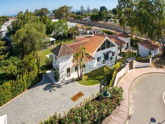 Modern Luxury House with Garden in Marbella Málaga