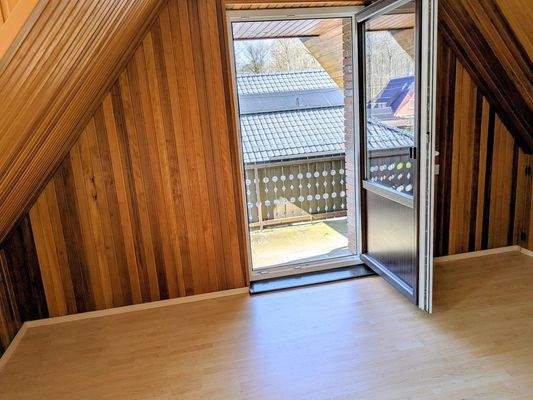 OG Zimmer zur Loggia