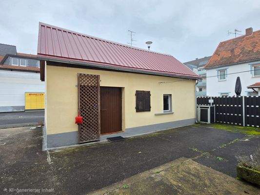 massiv gebaute Hütte