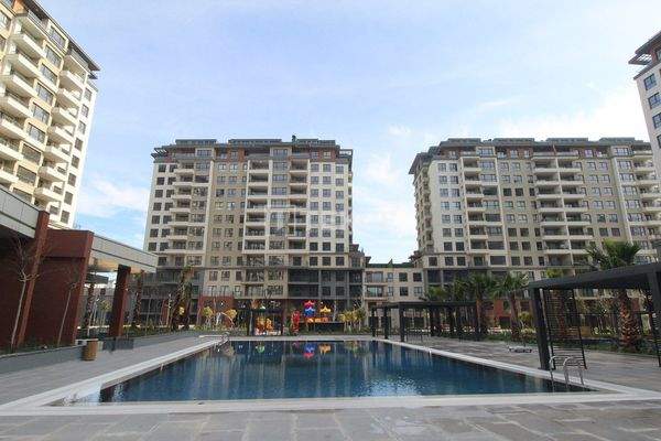 Flats with Swimming Pool in Istanbul Beylikduzu