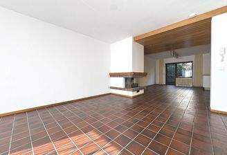 Wohnzimmer mit Kamin