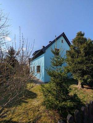 Ansicht Haus mit Garten