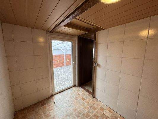 Werkstatt mit Zugang in den Außenbereich/Terrasse