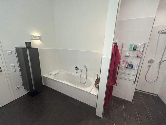 Großes Badezimmer