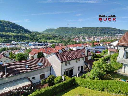 Dachgeschoss Blick von Zimmer 2 ins Tal