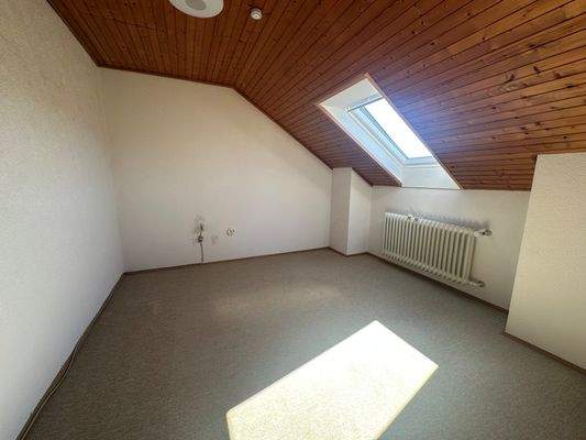 Kleines Zimmer im DG.jpg