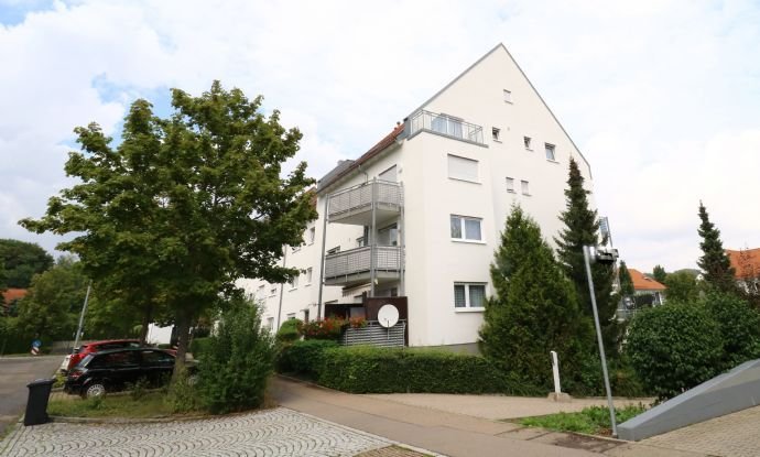 2 Zimmer EG Wohnung 59 m² mit Balkon inklusive Tiefgaragen Platz