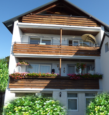 2 Südansicht mit Zugang Garage.png