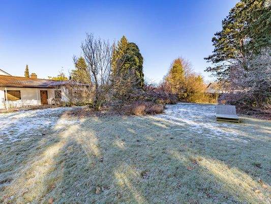 Großes Baugrundstück