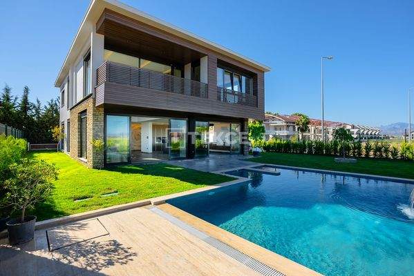 Detached 4-Bedroom House with Private Pool in Belek Antalya