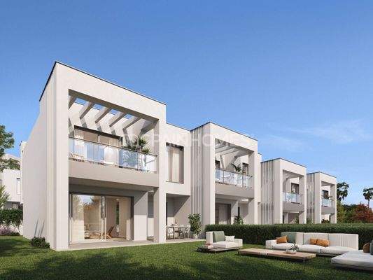 New Townhouses Near the Beach in Marbella Costa del Sol