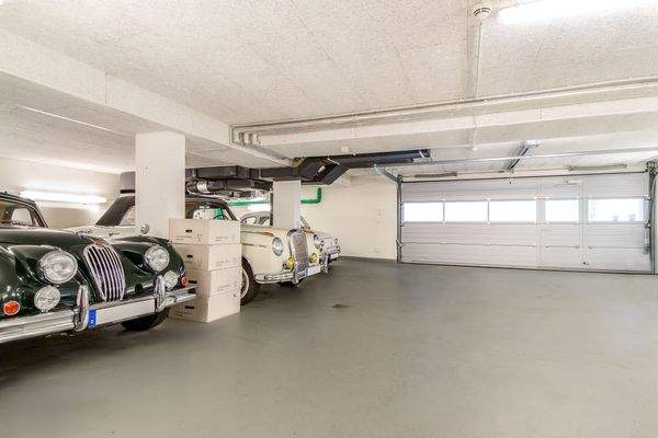 Geräumige Tiefgarage
