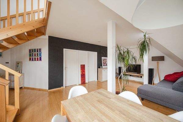 ...Blick vom Esstisch zu den 2 weiteren Wohnräumen...