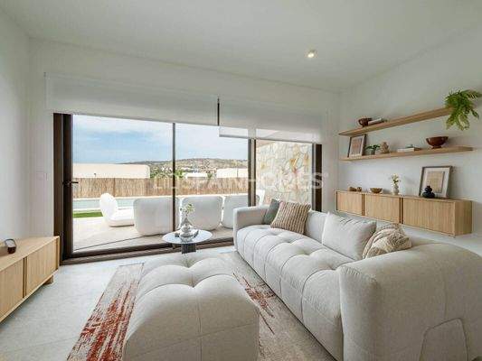 Stylish Mediterranean Houses with Golf and Nature Views in Algorfa