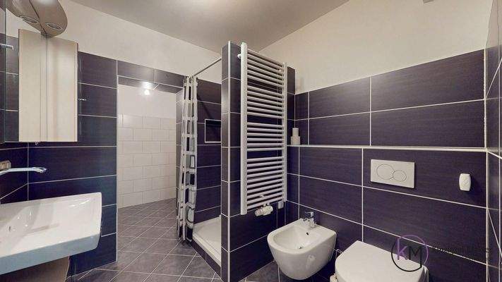 ... modernisiertes Badezimmer OG