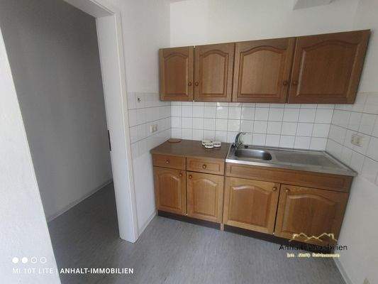 Küche mit Abstellkammer