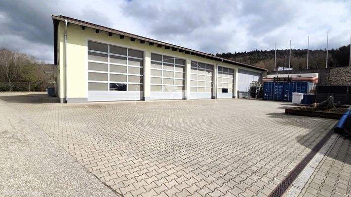 Halle mit Stellfläche