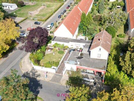 Von oben: die Straßenansicht
