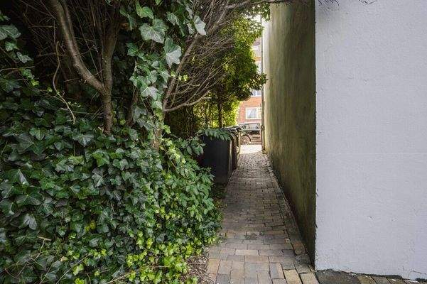 Weg zum Hinterhof/ Garten