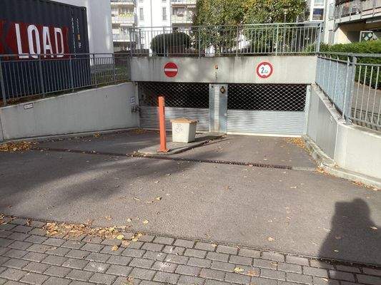 Einfahrt zur Tiefgarage
