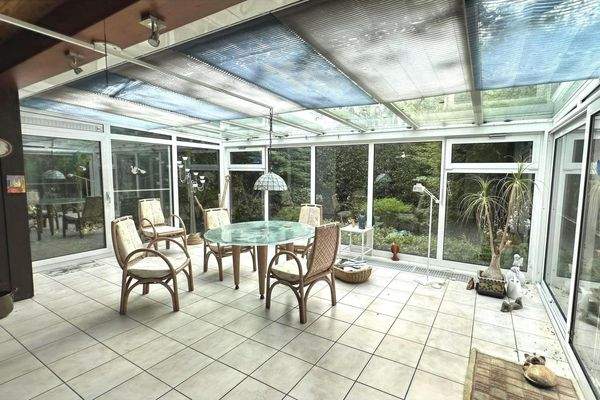 Wintergarten mit Sonnensegel