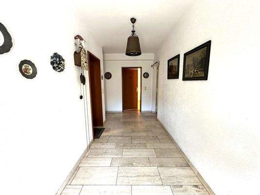 Der Eingangsbereich, linke Türe...