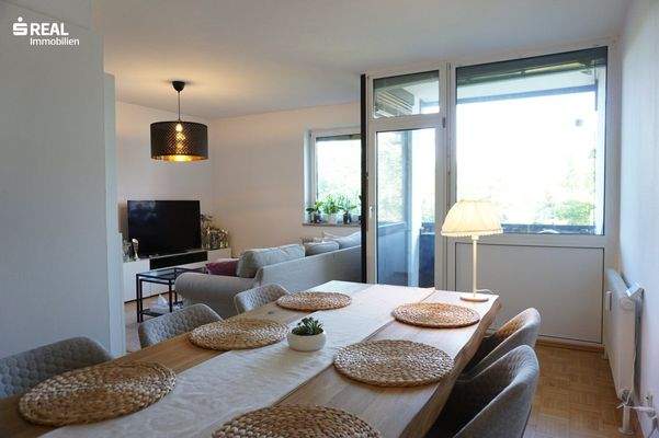 lichtdurchfluteter Wohnbereich