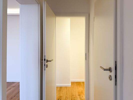 Abstellraum mit Waschmaschinenanschluss