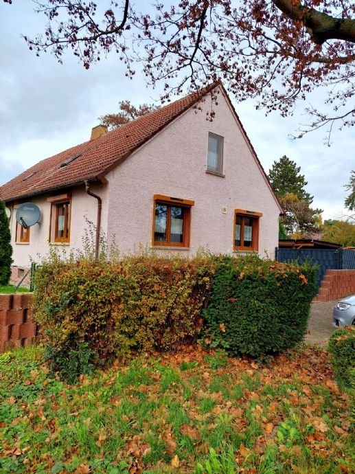 Schöne Doppelhaushälfte in Feldrandlage mit großem Garten