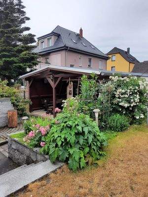 gemütlicher Freisitz auf dem Grundstück