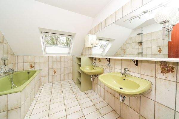 Badezimmer Ansicht 1