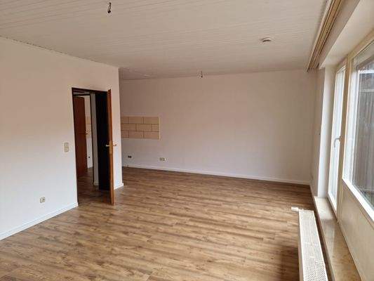 Wohnzimmer mit offener Küche.jpg