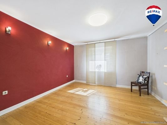 REMAX Immobilien DeLux Merzig Schlafzimmer 1. OG