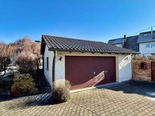 Doppelgarage mit elektrischen Antrieb