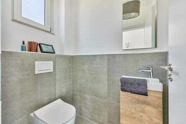 Gäste- WC im Erdgeschoss