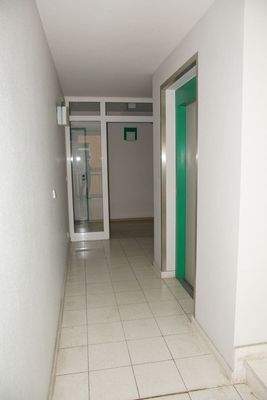 Treppenhaus  Fahrstuhl