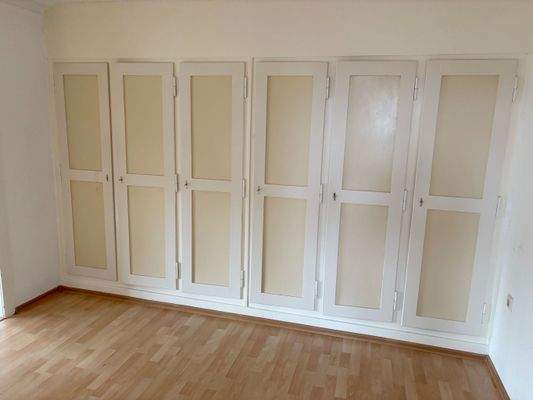 .. mit Einbauschränken